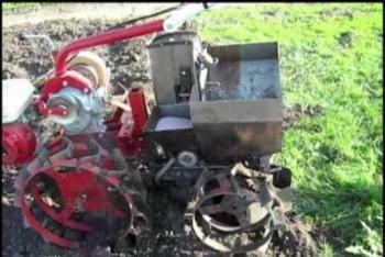 Urob si sám sadzač zemiakov pre pojazdný traktor: kresby, video